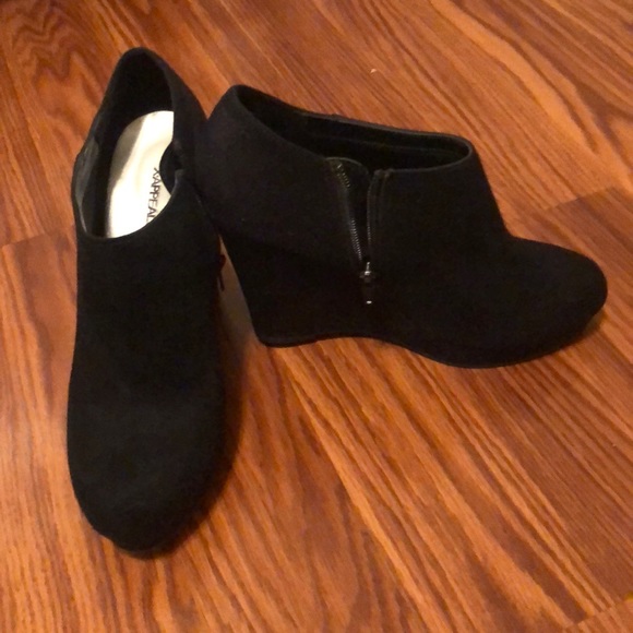 Shoes - Picture 2 of 4